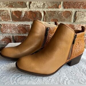 NWOT - Women's Lucky Brand Shoes Basel Caramel Ankle Boots - size 8.5